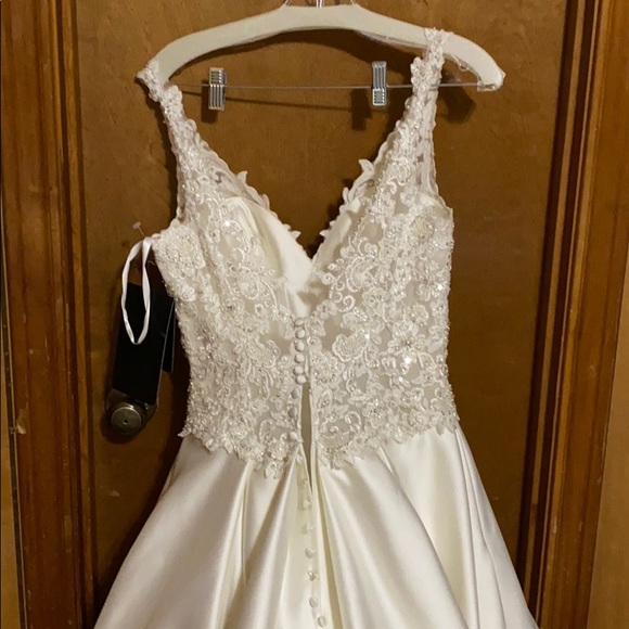 Terry Costa One of a Kind Wedding Dress - Picture 3 of 8